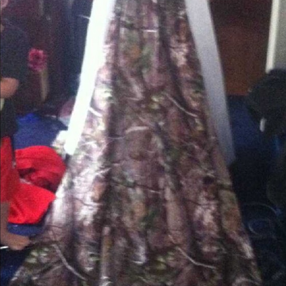Size 16 mossy oak wedding dress